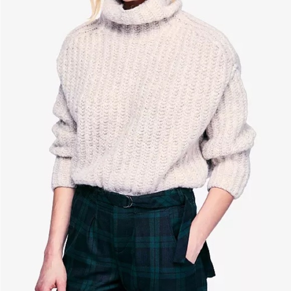 FREE PEOPLE | Fluffy Fox Boxy Chunky Knit Turtleneck Sweater in Pearl | Sz XS - Picture 5 of 15
